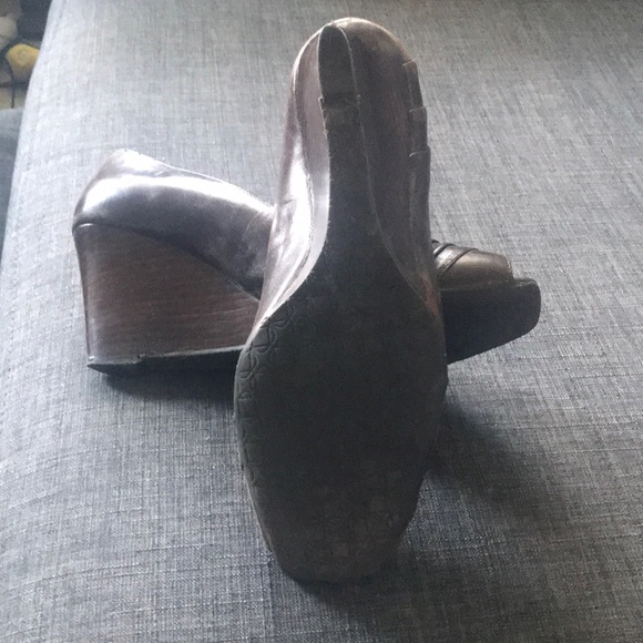 Nine West. Brown leather wood wedges Peep toe 7.5 - Picture 3 of 4